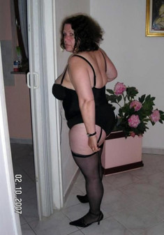 Brunette wife in black corset shows..